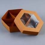 Коробка менажница с окном для сладостей и закусок Крафт 18.5х18.5х5.5 см — изображение 2