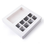 Коробка для 8 конфет + шоколад с окном Белая 17.7х17.8х3.8 см