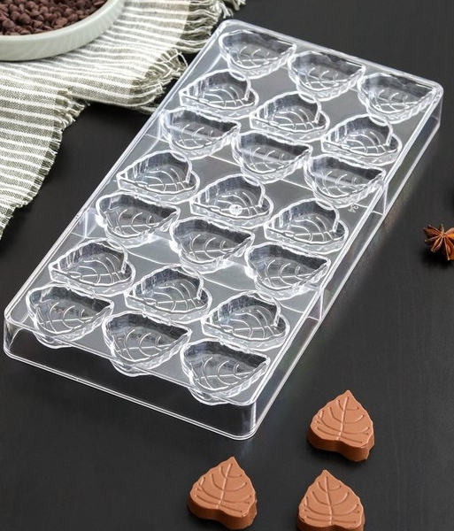 Форма для шоколада и конфет «Листочки» 21 ячейка (4×3×0,8 см)
