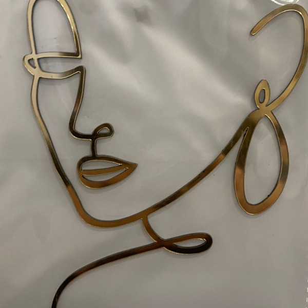 Топпер акриловый Лицо девушки (с серьгой)