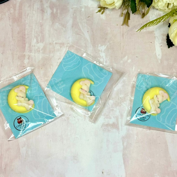 Фигура из глазури "Зайка на луне" 2Д Белый