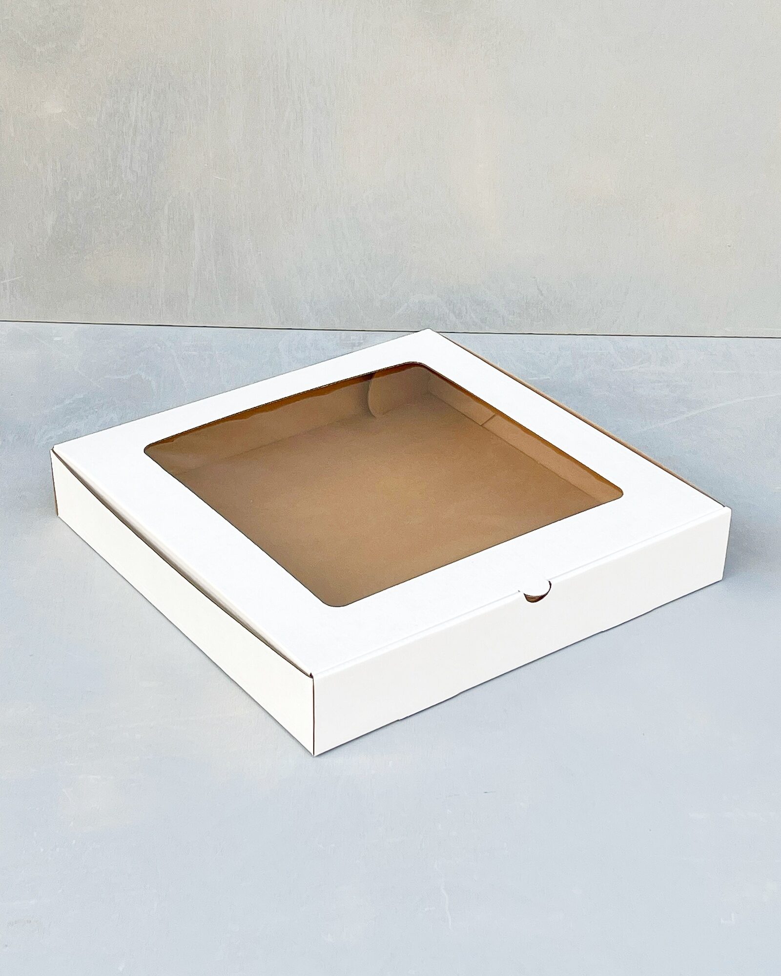 image-09-04-23-07-47-1 Коробка под пирог с окном Белая 300х300х40 мм — изображение 1