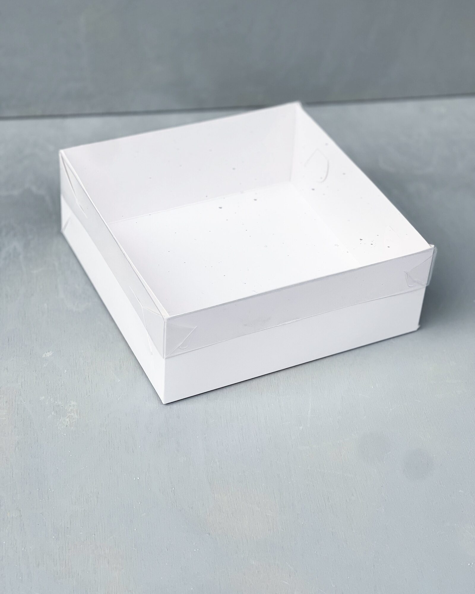 image-28-01-23-18-38-5 Коробка для зефира с пластиковой крышкой Белая 18х18х7 см — изображение 1