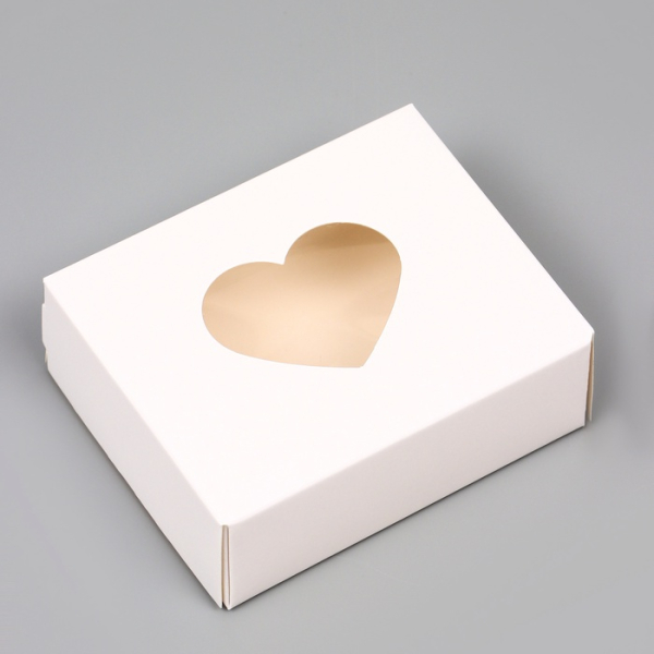 Коробка белая с окном «Сердце» 10×8×3.5 см