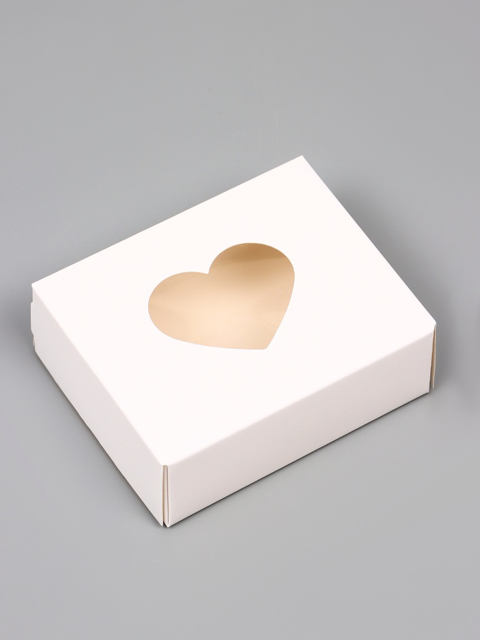 КоробБелаяСердце Коробка белая с окном «Сердце» 10×8×3.5 см — изображение 1