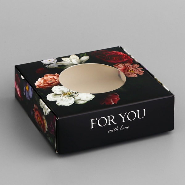 Коробка для печенья с окном «С любовью» 10×10×3 см