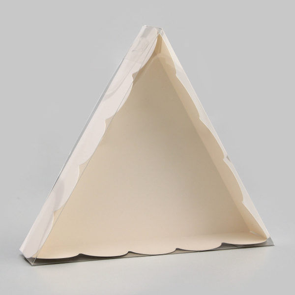 Коробка для печенья с прозрачной крышкой белая треугольная 18×18×4 см