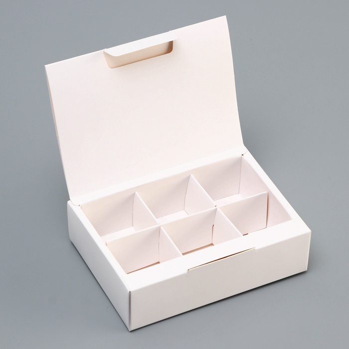 коробскрышкой Коробка для 6 конфет Белая с откидной крышкой 13.7×9.85×3.85 см — изображение 1