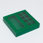 Коробка для 8 конфет+шоколад с окном Зеленая 17.7×17.85×3.85 см
