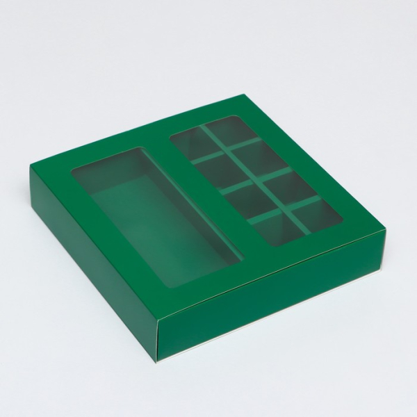 Коробка для 8 конфет+шоколад с окном Зеленая 17.7×17.85×3.85 см